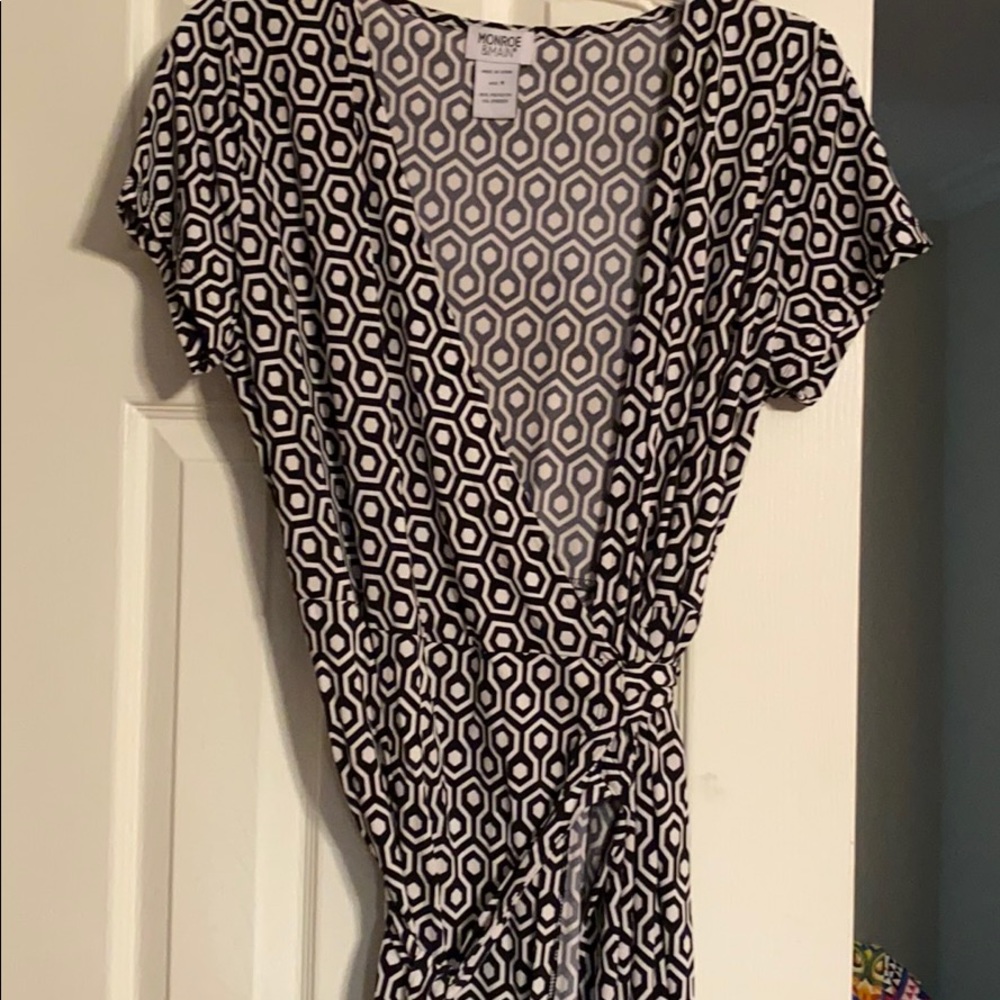Black short sleeve dress